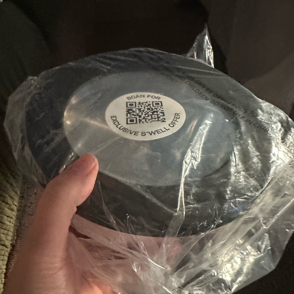 New swell salad bowl from fabfitfun - Picture 3 of 4